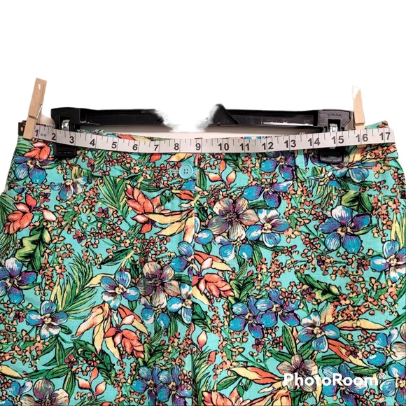 Talbots Floral Print Women Shorts - Picture 4 of 10